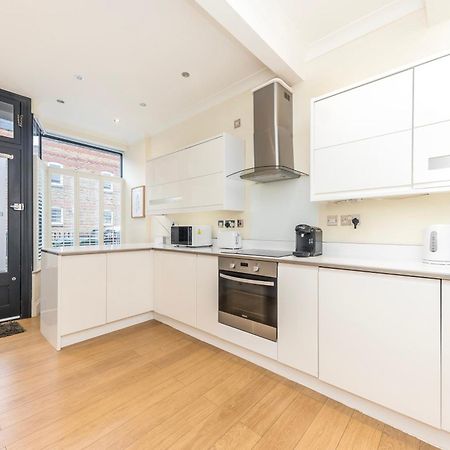 Stylish & Spacious 3 Bed Victorian House Sleeps Up To 7 - Near O2, Museums, Excel, Mazehill Station 12 Mins Direct Into London Bridge Exterior photo