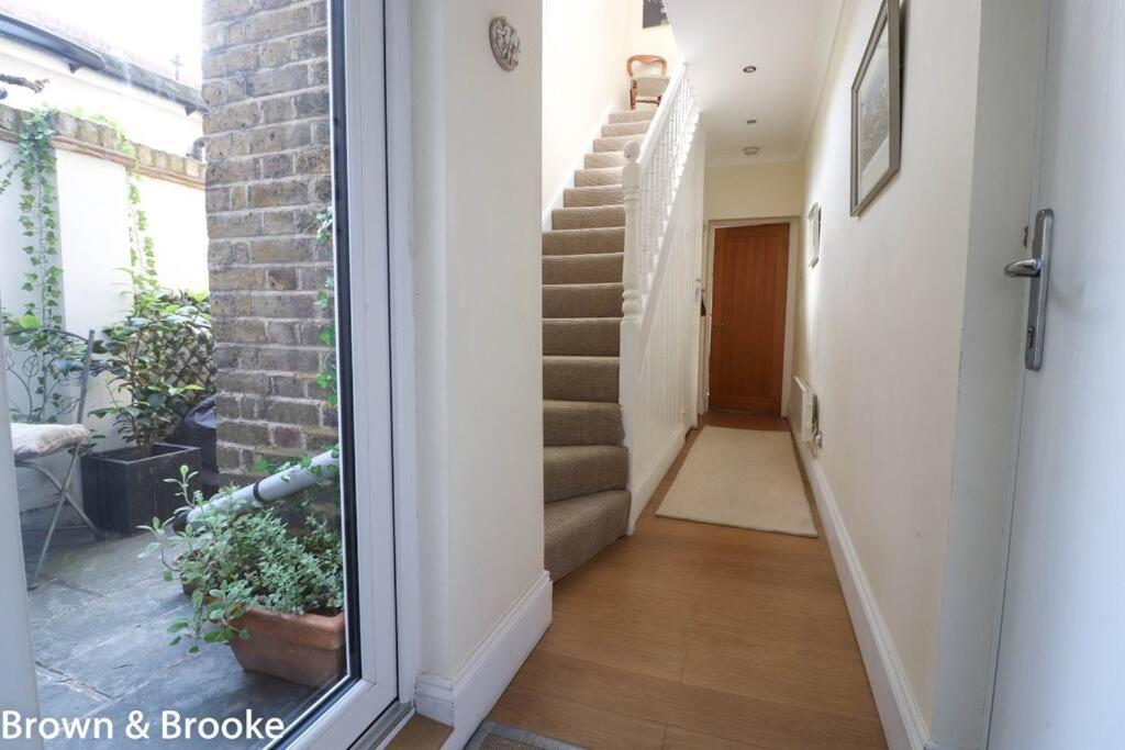 Stylish & Spacious 3 Bed Victorian House Sleeps Up To 7 - Near O2, Museums, Excel, Mazehill Station 12 Mins Direct Into London Bridge Exterior photo